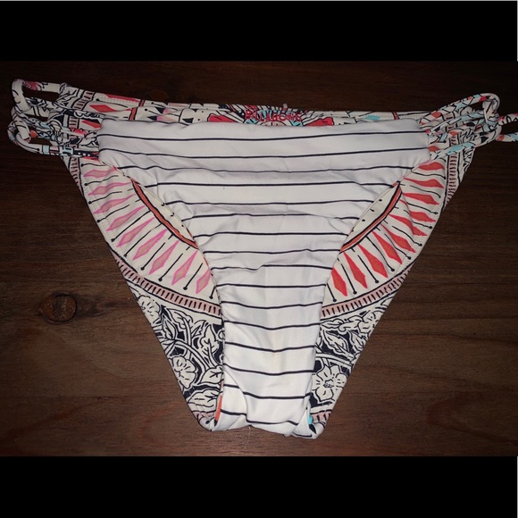 🌺BillaBong Reversible Bikini Bottom - Picture 5 of 7